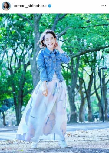 篠原ともえ46歳、大人の色気放つ妖艶オフショル姿　ファン歓喜「ますます美しく」「絵画に出てくる美女」