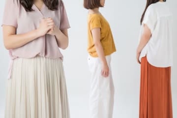 『自分から人を誘わない人』の特徴７つ…人間関係を避ける心理とは？