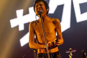 【速レポ】＜SATANIC CARNIVAL＞、ザ・クロマニヨンズ、ノンストップで繰り広げたステージ「オーライ、ロックンロール！」