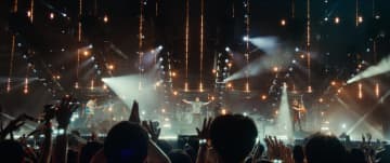 Official髭男dism、日産スタジアム公演より「50%」ライブ映像を公開