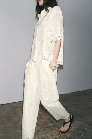 【ZARA】涼しげ × 女っぽ「レース刺繍トップス」