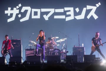 【速レポ】＜SATANIC CARNIVAL＞、ザ・クロマニヨンズ、ノンストップで繰り広げたステージ「オーライ、ロックンロール！」