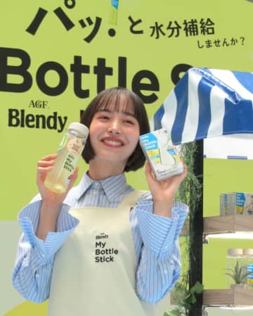 井桁弘恵さん、喉の渇きを感じにくい梅雨に水分補給を呼びかける　味の素AGF「ブレンディ」マイボトルスティックの体験通じて