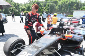 横浜　プロレーサー平手晃平さん、小学生に講演　 日産所属、150人参加
