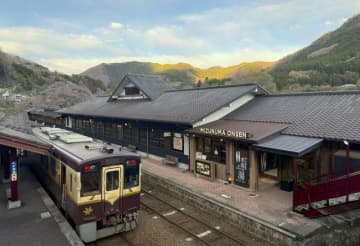 「銀だこ」の会社が駅直結の天然温泉施設を改装！ 群馬県のわたらせ渓谷鐵道に「駅の天然温泉 水沼の湯」が誕生したワケ