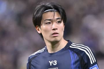 ｢異次元のかっこよさ｣｢カッコよすぎて尊い｣日本代表・中村敬斗の“ブラックコーデ”至極のモデルショットに反響｢完全に全女子が落ちるやつ｣｢視力回復しました｣の声