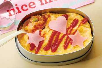ラップを使うから失敗ナシ！色鮮やかで子どもにも人気の「オムライス」弁当