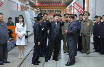 「新型砲弾の生産能力を拡大せよ」金正恩氏が軍需工場を視察