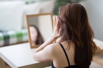 『化粧が濃い』と思われる原因とは？老け見えの原因になることも