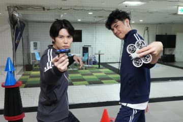 萩原利久がドローンの操縦に初挑戦！「運転免許あるんで行けるんじゃないか」と自信満々も…ドローンに追いかけられ逃げる場面も