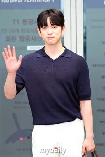 【PHOTO】GOT7 ジニョン、海外スケジュールのため出国…シンプルなファッション
