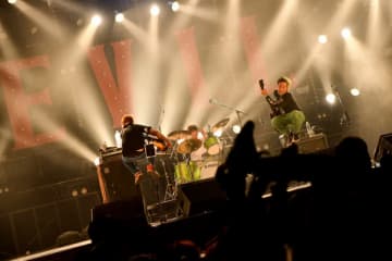 【速レポ】＜SATANIC CARNIVAL＞、STOMPIN’ BIRD、「お前らが見ている俺らが全部だ」