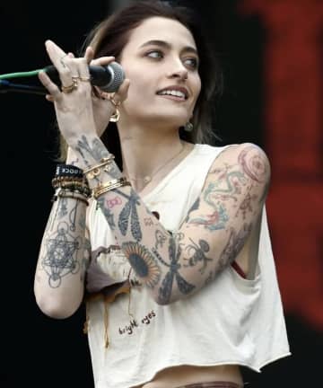 故マイケル・ジャクソンさんの命日にライブ出演する娘パリスに対し批判の声　パリスは反論