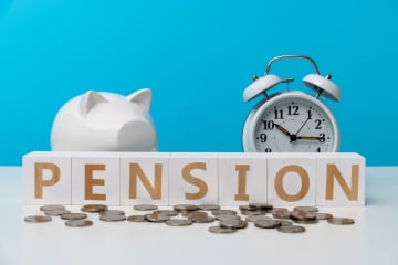 「月6万円の年金じゃ暮らしていけない」と祖母が嘆いています。実際に高齢者の年金はどのくらいが“普通”なのでしょうか？