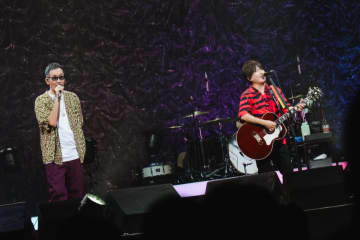 【ライブレポート】コブクロ、ガーデンシアターが“コブクロ愛”に満ちたSPライブ東京公演