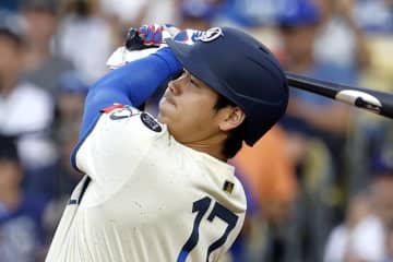 「ショウヘイが“ボス”らしく雰囲気を盛り上げる」大谷翔平の24号、先頭打者アーチは「史上２番目の成績」