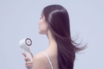 ケアしながらスタイリングまでできるヘアドライヤー「ツヤニュアンス ドライヤー」
