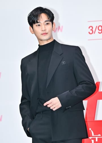 “未成年交際”疑惑の逆風も…6週連続で人気俳優ランキング1位　キム・スヒョン、ファンの支持揺るがず