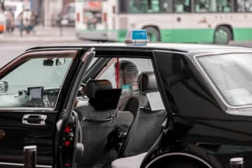 地方に行ったら、タクシーの初乗り運賃が「700円」を超えていて驚きました。運賃はエリアごとにそんなに違うものなのでしょうか？