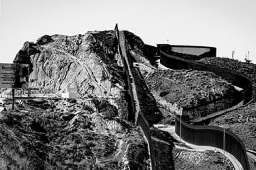 栁澤ユカ写真展：The Absurdity of the U.S.-Mexico Border