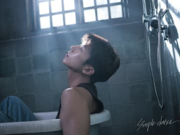 「2PM」ウヨン、「Simple dance」のコンセプトフォト公開…浴槽でただならぬムード