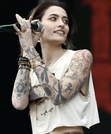 故マイケル・ジャクソンさんの命日にライブ出演する娘パリスに対し批判の声　パリスは反論
