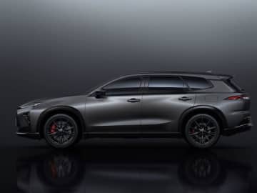 TOYOTA、専門店「THE CROWN」取り扱いの特別なステーションワゴン「ESTATE RS」発売