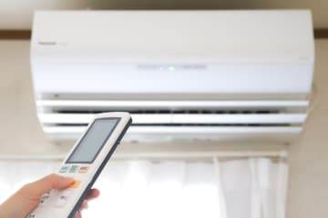 エアコン除湿(ドライ)機能、つけっぱなしだと1日いくら？電気代を抑えるコツとは