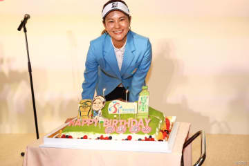 宮里藍さんも40歳 ゴルフ界とは「しばらくは今の距離感で」