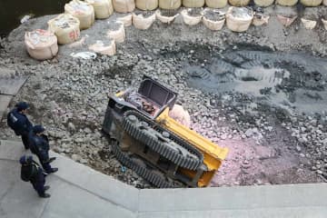 運搬車が横転、投げ出され下敷きに…藤沢の河川工事現場で男性が死亡