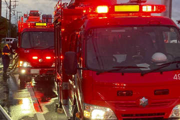 「建物が燃えています」　川崎・川崎区の店舗兼アパートで火事、2遺体見つかる