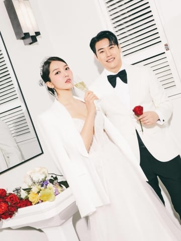 AOA ドファ、婚約者の顔も公開！幸せいっぱいのウエディンググラビア
