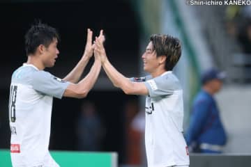 柏が4試合ぶり白星で2位浮上！　東京Vに3発快勝、首位・鹿島と勝ち点差「4」に