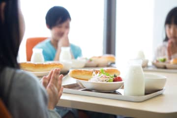 昔の給食で出ていた懐かしいメニュー５選！あの頃の味と今の違いを振り返る