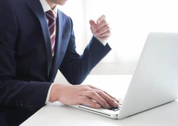 上司の働き方は20代部下の働く意欲にマイナスの影響を与えるか？　「ほとんどない」37.8％、「全くない」30.7％、「時々ある」25.2％