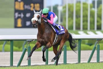 競馬ファン騒然、武豊の横に立った人気女優に「スタイルよすぎる」「オーラ凄い」　G1で話題沸騰