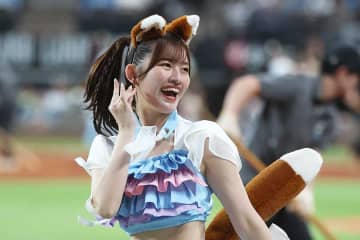 きつねダンス大苦戦なのに「一番可愛いのずるい」　日本ハム戦、チアと踊った188cmの意外な人物