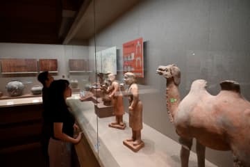 中国・敦煌市で文化・自然遺産の魅力に触れる
