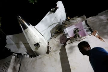 インド機墜落、米当局が調査開始　ボーイングも、原因究明が本格化