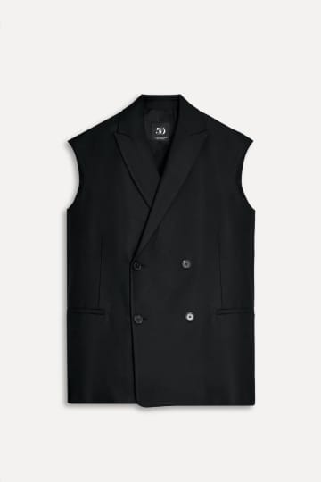 やっぱり頼れるのは"黒"！【ZARA】1枚で決まる「モードアイテム」