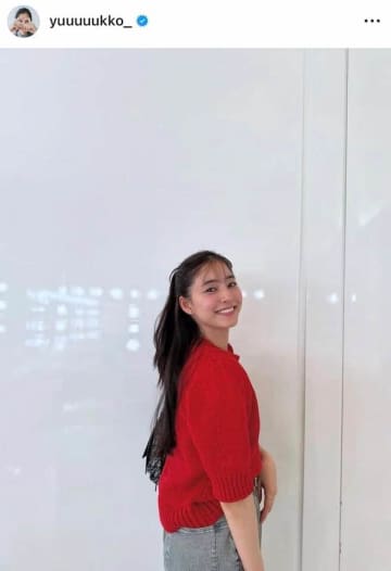 新木優子、「ウエスト細すぎる」涼しげなシャツコーデ　バハマの「思い出」ショット、笑顔がステキ