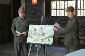 明日の『あんぱん』“嵩”北村匠海の紙芝居に村人たちから笑いと拍手が起こる