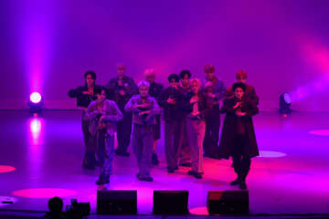 JO1、万博で国連×吉本興業イベントのトリ飾る　浜田雅功の大ヒット曲をミャクミャクとダンス【セトリあり】