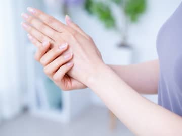 暑い季節も手荒れに注意！　ベタつかないハンド美容液おすすめ5選
