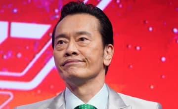 遠藤憲一が「おすわりしているようで、していない」愛犬の動画を公開し「エアお座りですね」と話題に