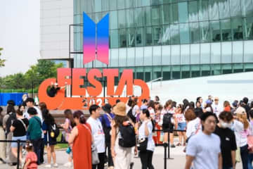 世界中のARMYが集結！BTSのデビュー12周年を祝う「2025 BTS FESTA」、6万人が来場し大盛況