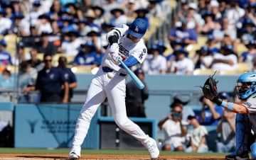 ドジャース・大谷翔平、約1ヶ月ぶりの猛打賞で連勝貢献　「父の日」水色バットで全打席出塁＆2得点と躍動