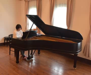 160年前に製造　「いにしえのピアノ」演奏体験　茨城・水戸