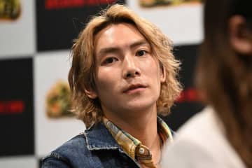 「斬新過ぎる」YouTuberが馬でマックのドライブスルー利用　ジョー「しっかり道交守ってます」