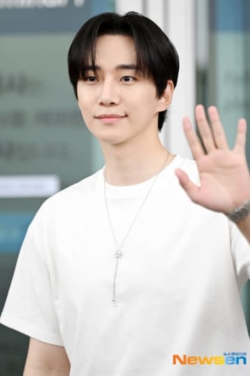 【PHOTO】2PM ジュノ、海外スケジュールのためスペインへ出国